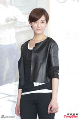 组图：不老女神！周慧敏秀美腿 望再合作九把刀