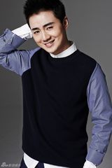 组图：余少群杂志写真 多情才子变帅气暖男