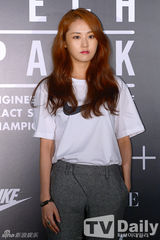 组图：4minute嘉允等时尚达人秀独特运动风