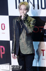 组图：TEEN TOP回归在即 魅惑眼神成熟蜕变