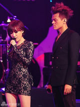 组图：欧巴欧尼合作舞台：火热舞蹈性感撩人。