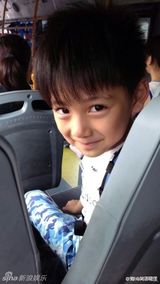 组图：公交车小正太帅翻网友 怒赞萌版马国明