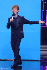 组图：郭敬明录快本临时换位 仍然遭遇“韩寒”