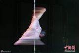 组图:中国钢管舞大赛 六旬阿姨秀舞技