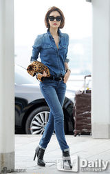 组图：韩星高俊熙牛仔装出街 率性有腔调