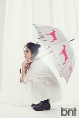 组图：T-ara智妍写真 紧身牛仔秀性感身材