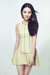 组图：新星刘小小时尚写真 展现多面魅力