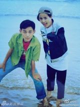 [老照片]逆生长组合!何炅金龟子20年来童颜不老