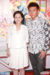 组图：方力申拍内裤广告 巨雕成焦点感无奈