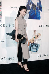 组图：王菲亮相品牌秀帅气十足 那英端庄典雅