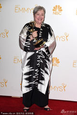 组图：凯西-贝茨获迷你剧电视电影最佳女配