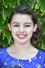 组图：吸血鬼Stefan乘快艇逛威尼斯 揽萝莉超模