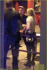 组图：超杀女邀小贝长子再约会 一同看演唱会