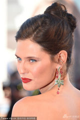 组图：意大利性感女神巴尔蒂赴威尼斯 花裙美艳