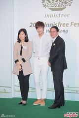 组图：李敏镐全白亮相代言疑透点 15分钟快闪