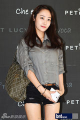 组图：韩星王智慧金智秀等为时尚活动站台