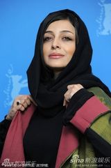 高清：《内达和西敏》亮相 莱拉-哈塔米黑衣玩神秘