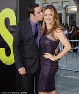 组图：布莱克性感亮相《野蛮人》洛杉矶首映