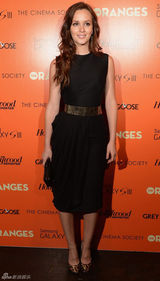 组图：莉顿-梅斯特黑裙妩媚亮相电影活动