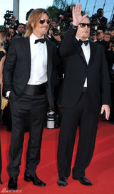 组图：皮特戛纳走秀长发黑超显帅气