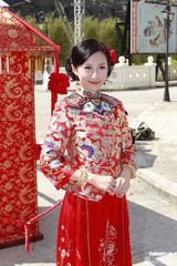 组图：无线新剧《天梯》探班 张可颐自爆约满无线