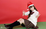 组图：日意混血奥真奈美圣诞写真 甜美乖巧惹人爱