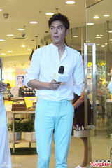 组图：韩星李敏镐上演神速变装 秀中文获赞许