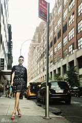 组图：莫小棋真空上阵 性感身姿风情万种