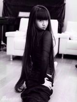 组图：15岁小彩旗可爱私照曝光 也玩浓妆非主流