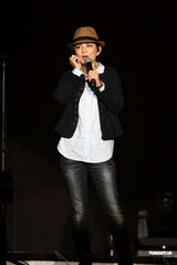 组图：Hebe语出惊人“胸部山” Ella搞笑扮丑相挺