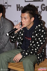 组图：陈冠希助阵好友潮店开张