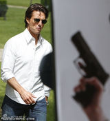 幻灯图：阿汤哥与迪亚兹宣传新片 伦敦郊外共享浪漫