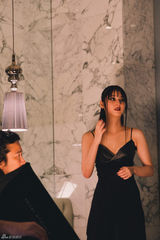 组图：佐佐木希褪去清纯可爱挑战冷艳吸血鬼