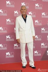 组图：《偷自行车的人》发布会 导演携主创亮相