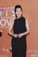 群星闪耀嫣然基金晚宴 王菲旗袍装与李亚鹏恩爱