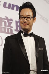 组图：潘霜霜直言容易爱上男人眼神