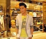 组图：张峻宁春意盎然出席活动透露最新动向