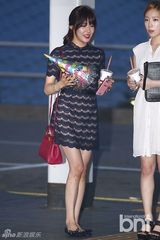 组图：少女时代泰妍Tiffany机场照性感优雅