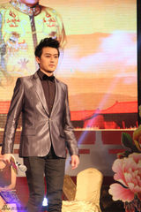 组图：田家达录新剧节目 型男魅力势不可挡