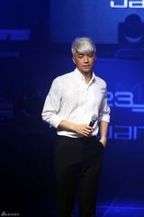 高清组图：2PM祐荣个人专辑发布会大秀腹肌