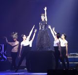 组图：尚雯婕惊异造型盘点 老人妆独领风骚