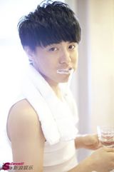 高清图：马天宇赤身演绎居家风 清新舒适有情调