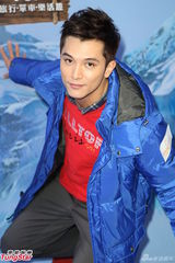 组图：邱泽高调祝福唐嫣生日 回应称两人只是朋友