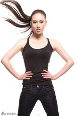 高清图：赵柯张扬本色魅力 简约写真显健康形象