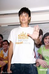 幻灯：郑元畅贺军翔关怀儿童 共献爱心帅气PK