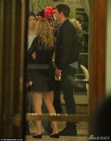 组图：斯威夫特深夜约会同片男星疑燃恋情