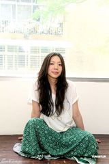 幻灯组图：万芳五年后发新专辑 着绿色长裙春意盎然