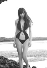 高清组图：周韦彤性感爆乳写真集攻占男性市场