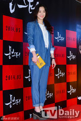 组图：李妍熙郑丽媛等靓装助阵《Monster》试映