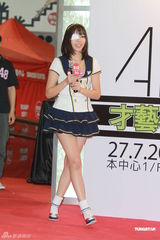高清组图：AKB48三成员抵港宣传 签名会下场做评委